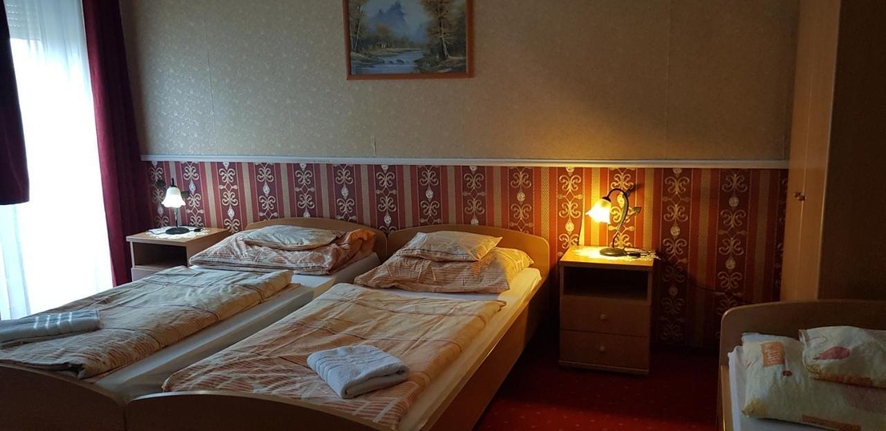 Kalman Panzio Bed & Breakfast Szeged Eksteriør bilde