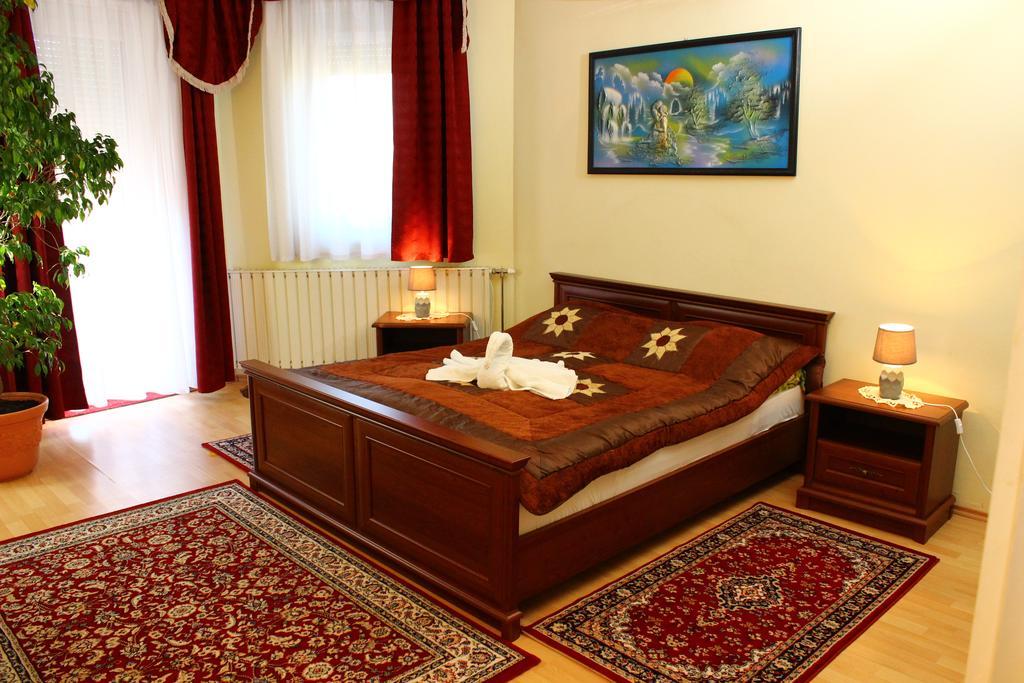 Kalman Panzio Bed & Breakfast Szeged Eksteriør bilde