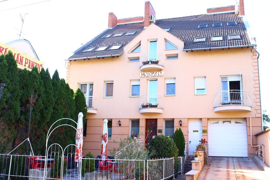 Kalman Panzio Bed & Breakfast Szeged Eksteriør bilde