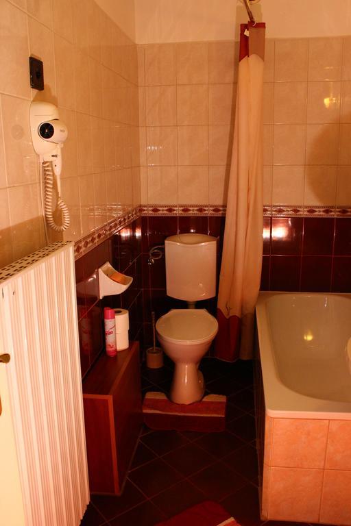 Kalman Panzio Bed & Breakfast Szeged Eksteriør bilde