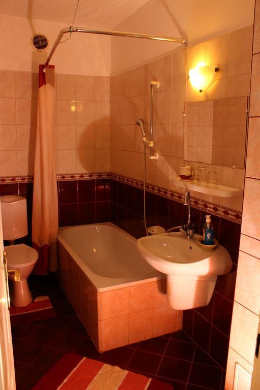 Kalman Panzio Bed & Breakfast Szeged Eksteriør bilde