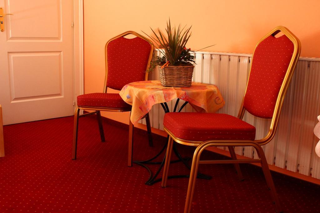 Kalman Panzio Bed & Breakfast Szeged Eksteriør bilde