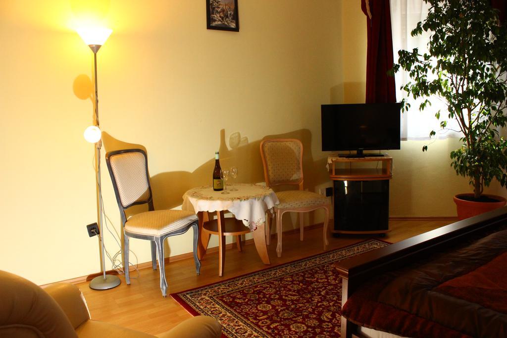 Kalman Panzio Bed & Breakfast Szeged Eksteriør bilde