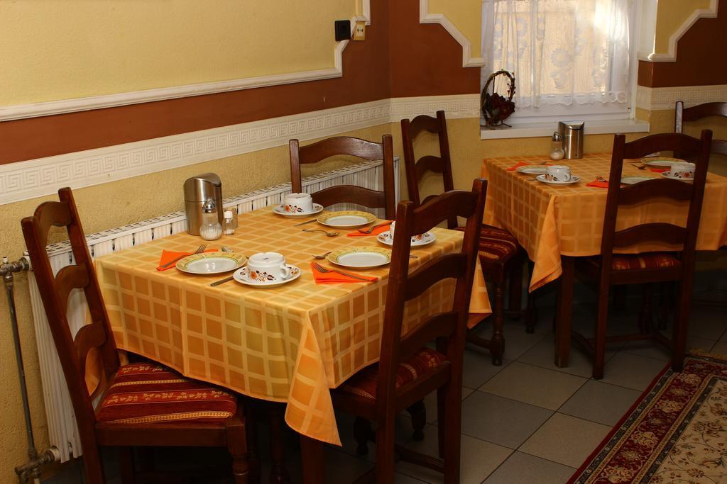 Kalman Panzio Bed & Breakfast Szeged Eksteriør bilde
