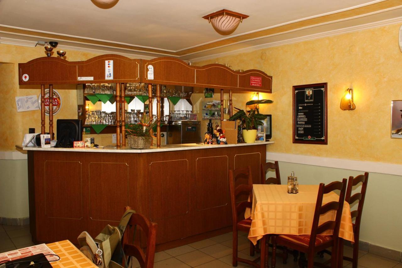 Kalman Panzio Bed & Breakfast Szeged Eksteriør bilde